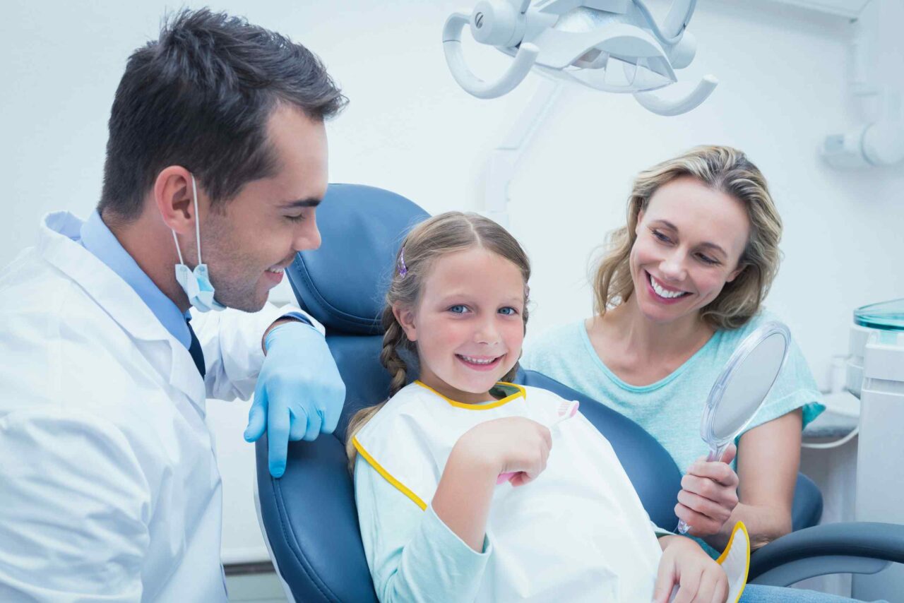 https://rddentalclinic.com/wp-content/uploads/2020/03/img-dr-dryan-1280x854.jpg