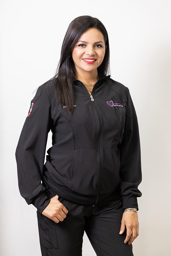 https://rddentalclinic.com/wp-content/uploads/2024/07/Dr.-Adriana-Cardona.jpg